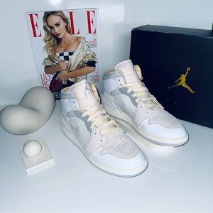 NIKE Air Jordan 1 Mid SE 'Inside Out'